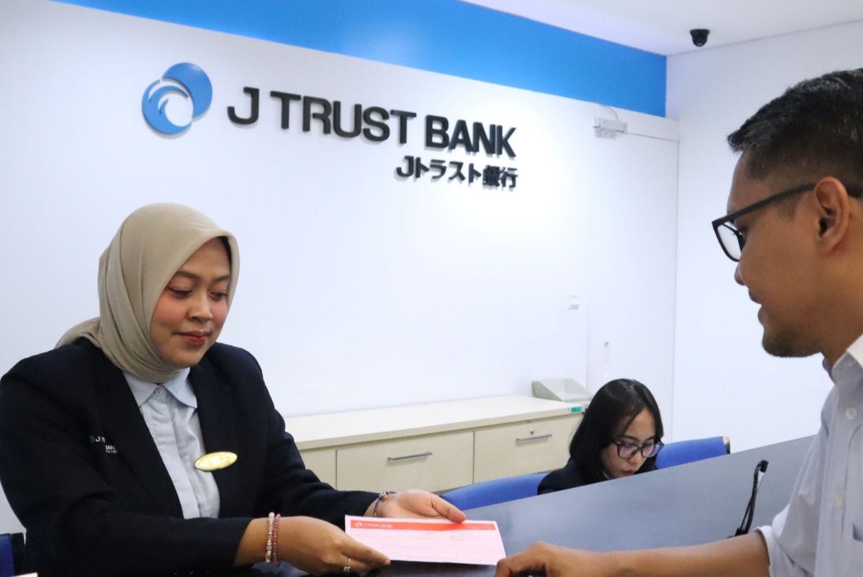 Karyawan Bank JTrust Diona Christy Silitonga Ditahan dan Dituntut 10 Tahun Penjara Karena Cairkan Uang Nasabah Tanpa Prosedur